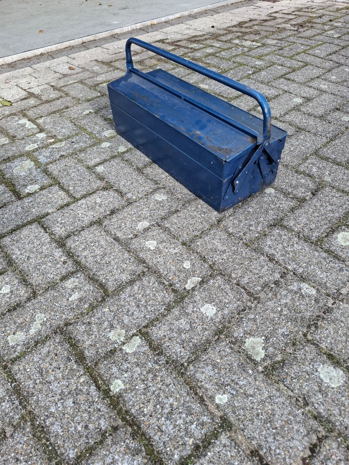 Blauwe metalen gereedschapskist, Ophalen, Gebruikt