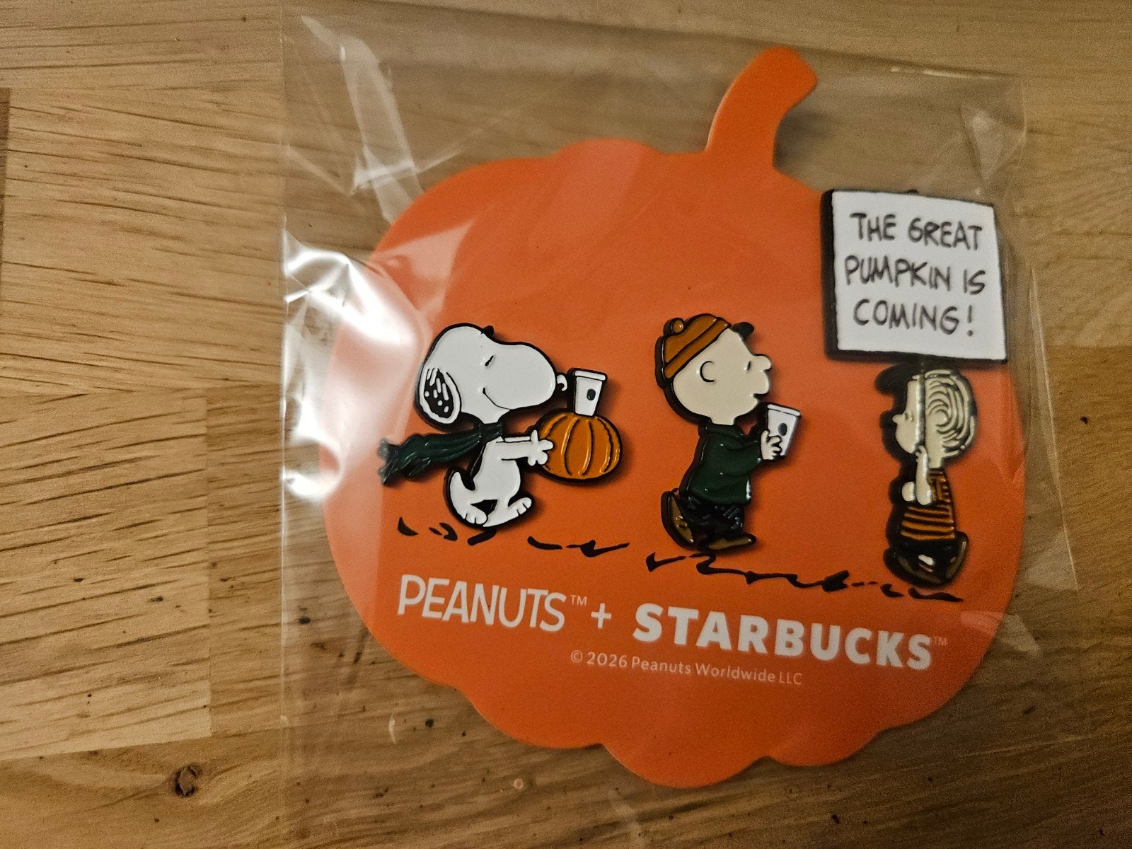 New pins buttons snoopy x Starbucks peanuts herfst, Verzamelen, Ophalen of Verzenden, Nieuw, Button of Speldje