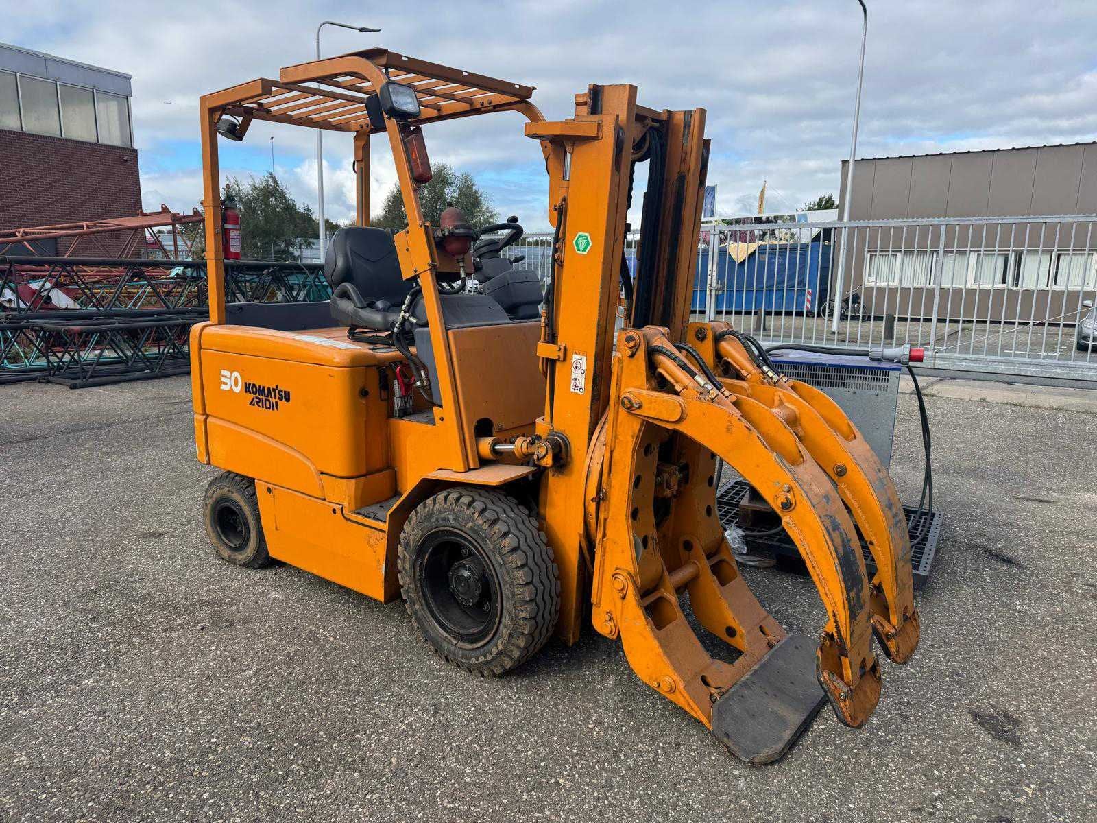 Komatsu FB30EX-8 3000KG Vorkheftruck Met klem en rotator, Zakelijke goederen, Machines en Bouw | Heftrucks en Intern transport