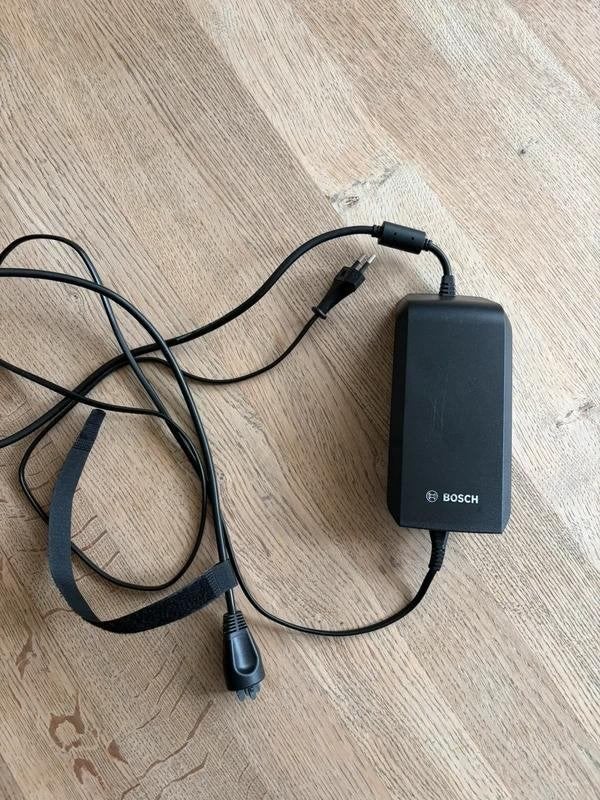 Bosch e-bike Battery 36-4/230 V standard charger BCS220, Fietsen en Brommers, Fietsaccessoires | Fietsaccu's, Zo goed als nieuw