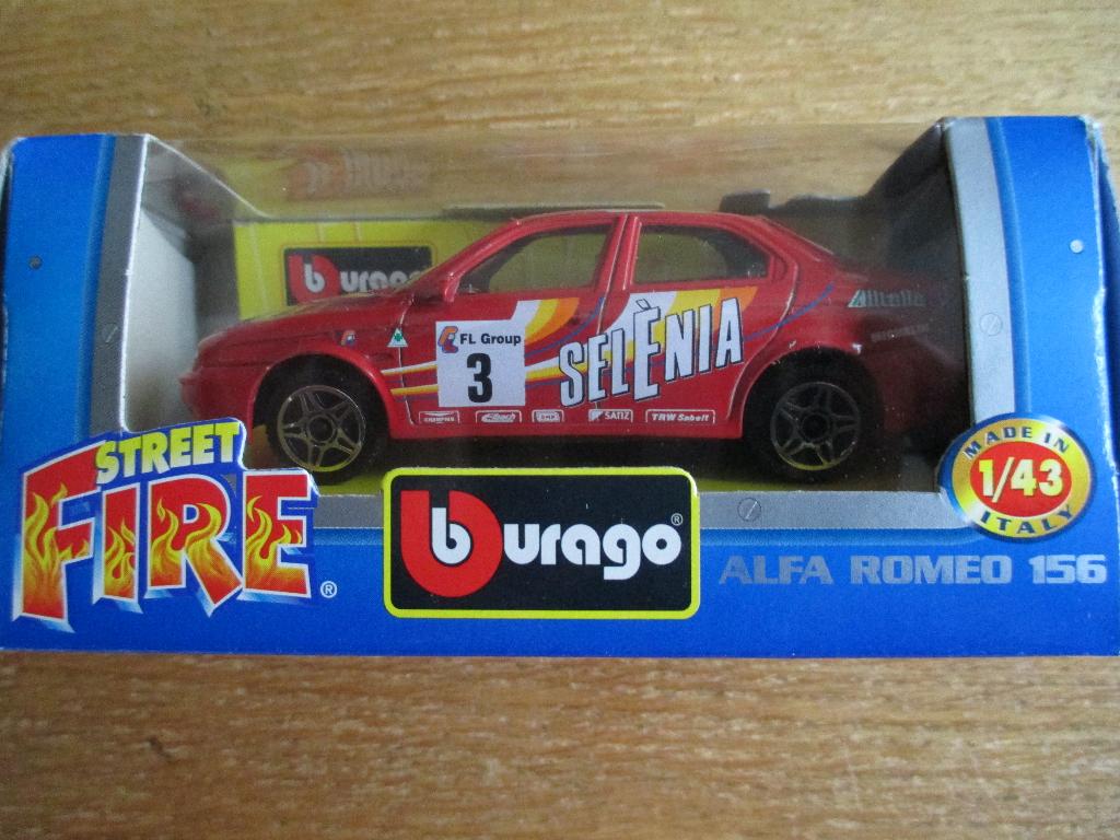 3 bBurago modelauto's 1: 43 in doos, Ophalen of Verzenden, Zo goed als nieuw, Auto, Overige merken