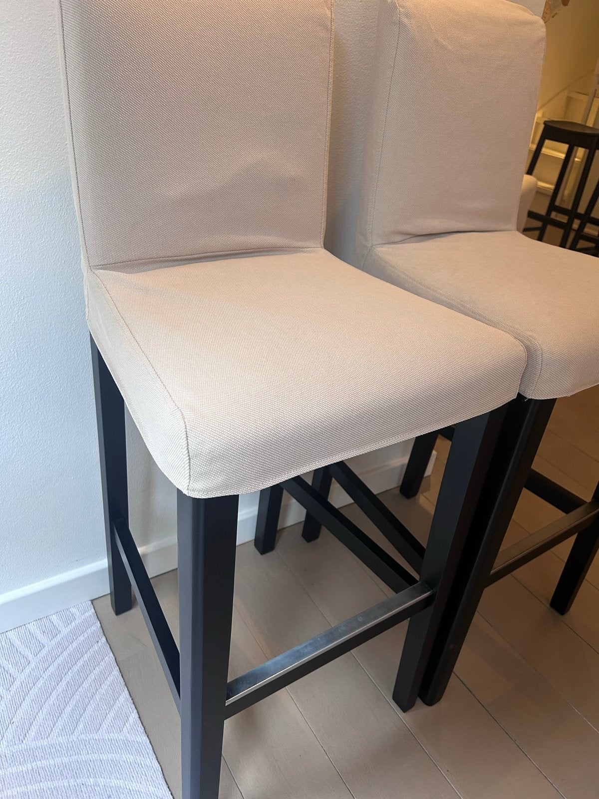 2 Ikea Bergmund barkrukken beige hoezen - Zo goed als nieuw, Ophalen, Zo goed als nieuw, Hout, 30 tot 60 cm