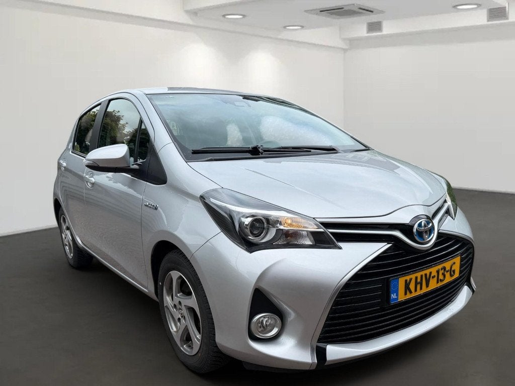 Toyota Yaris 1.5 Hybrid Aspiration Dealeronderhouden, Auto's, Gebruikt, Euro 6, 4 cilinders, Bedrijf