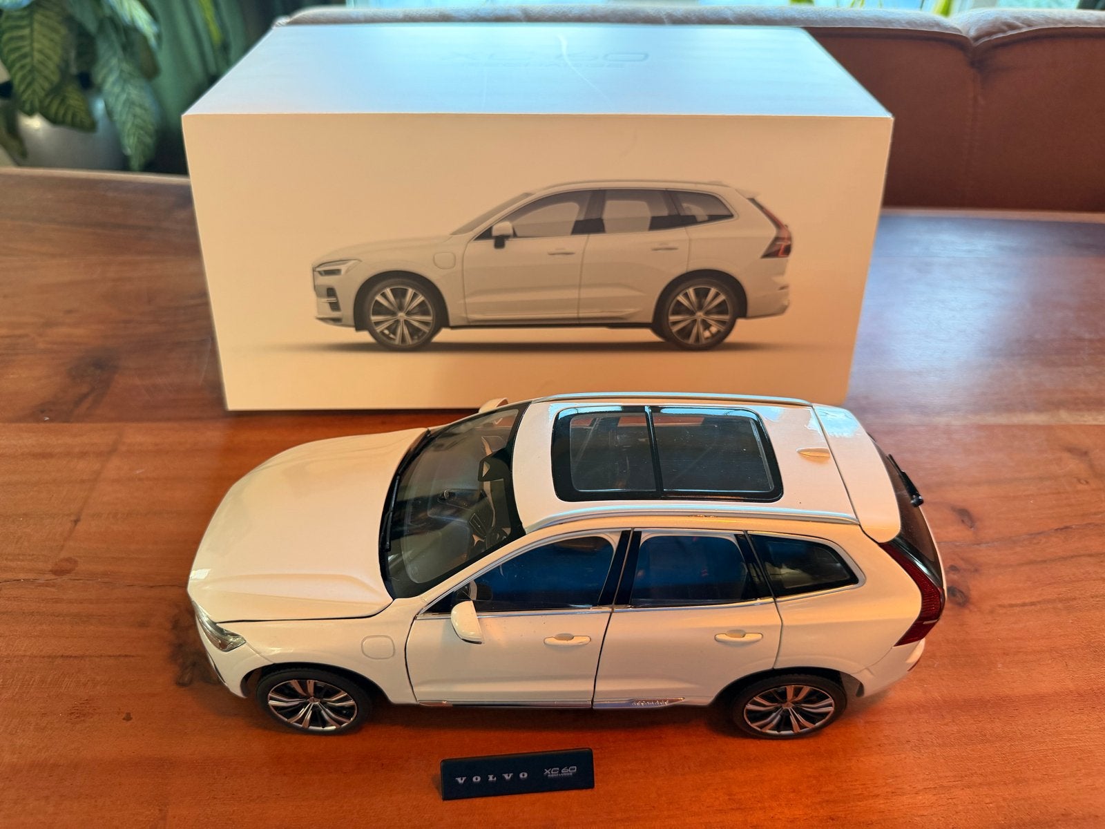 Volvo XC60 Recharge 2022 Schaalmodel 1:18, Ophalen of Verzenden, Nieuw, Auto, Overige merken