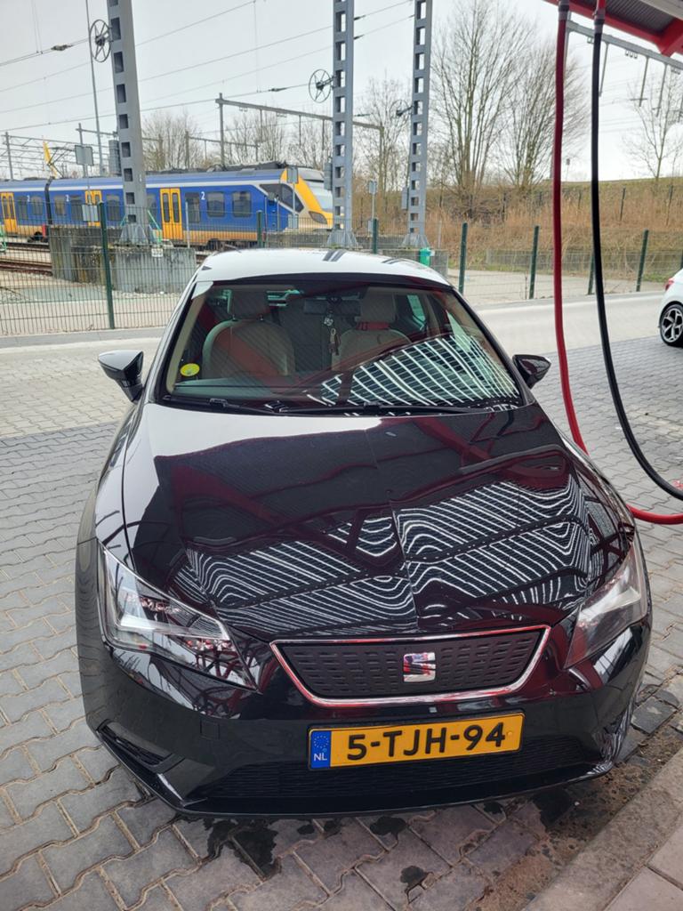 Seat Leon 1.6 TDI 81KW/110PK 2014 Zwart, Auto's, Voorwielaandrijving, Beige, 4 cilinders, Leon