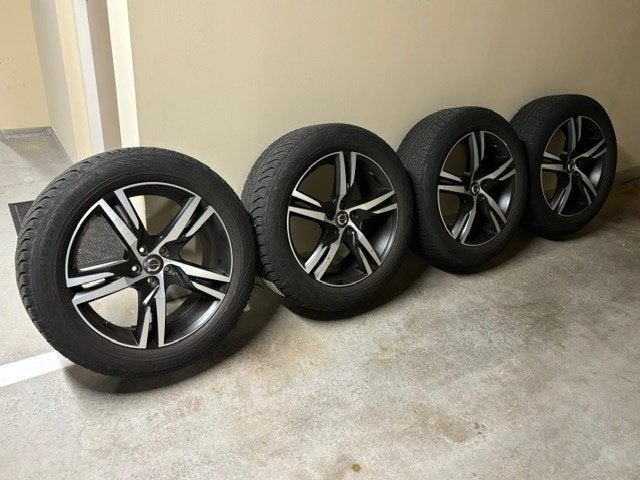 Volvo R-design set lichtmetalen velgen met winterbanden, Gebruikt, Banden en Velgen, Winterbanden, 235 mm