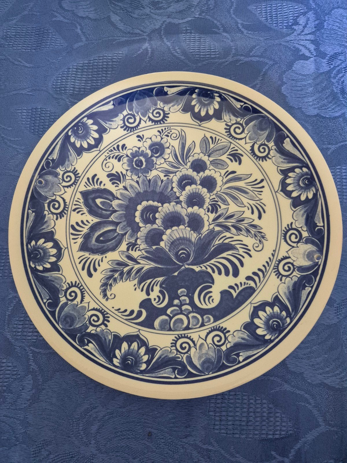 Delfts blauw bord met bloemenmanddecoratie Schoonhoven, Ophalen of Verzenden