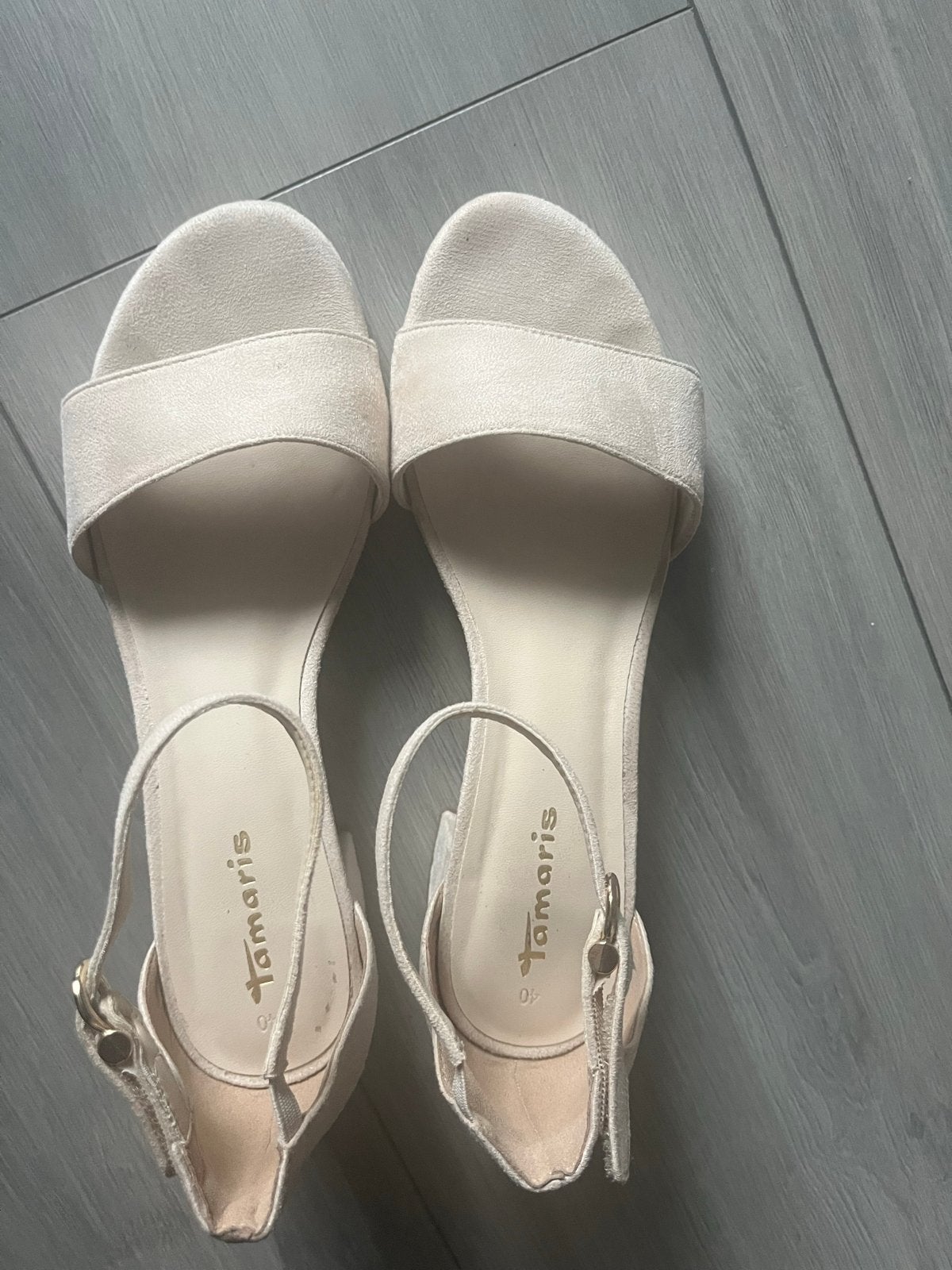 Tamaris Sandalen met lage hak - Maat 40, Ophalen of Verzenden, Zo goed als nieuw, Beige, Sandalen of Muiltjes