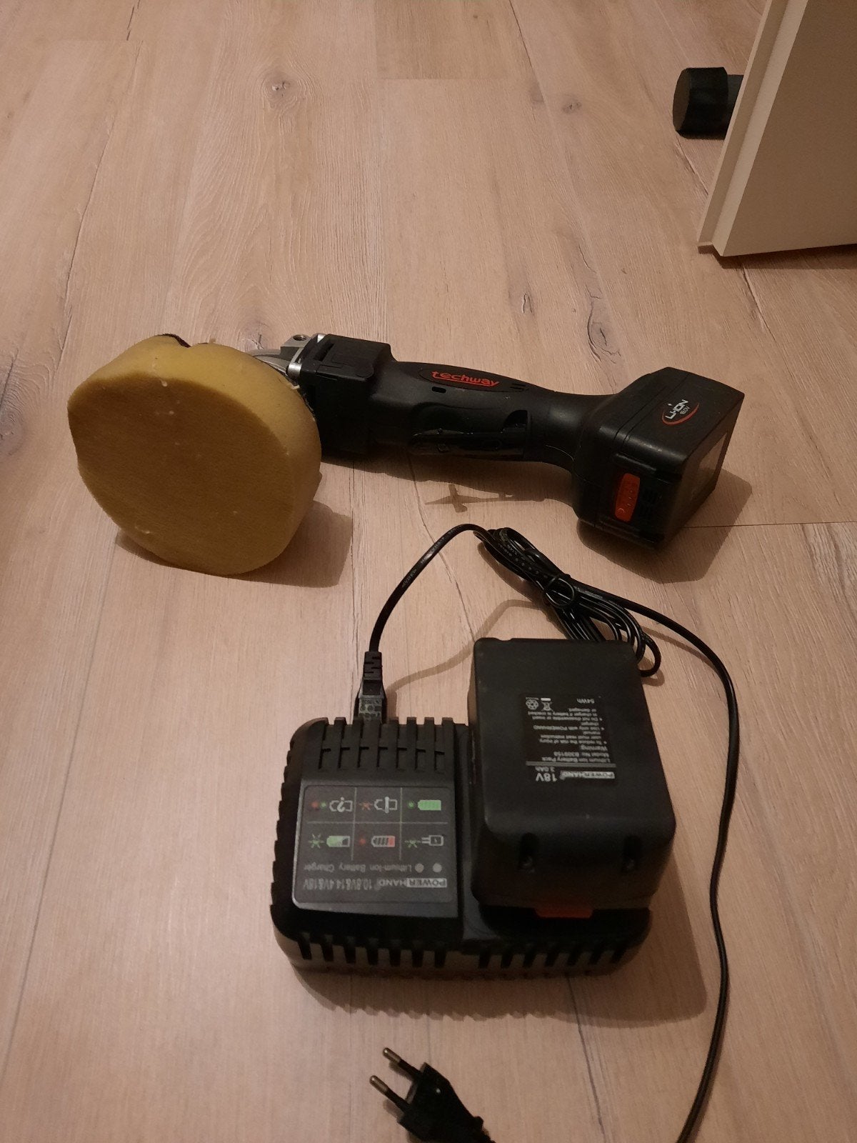 Techway Accu Polijstmachine 18V met 2 accu's en lader, Ophalen of Verzenden, Gebruikt