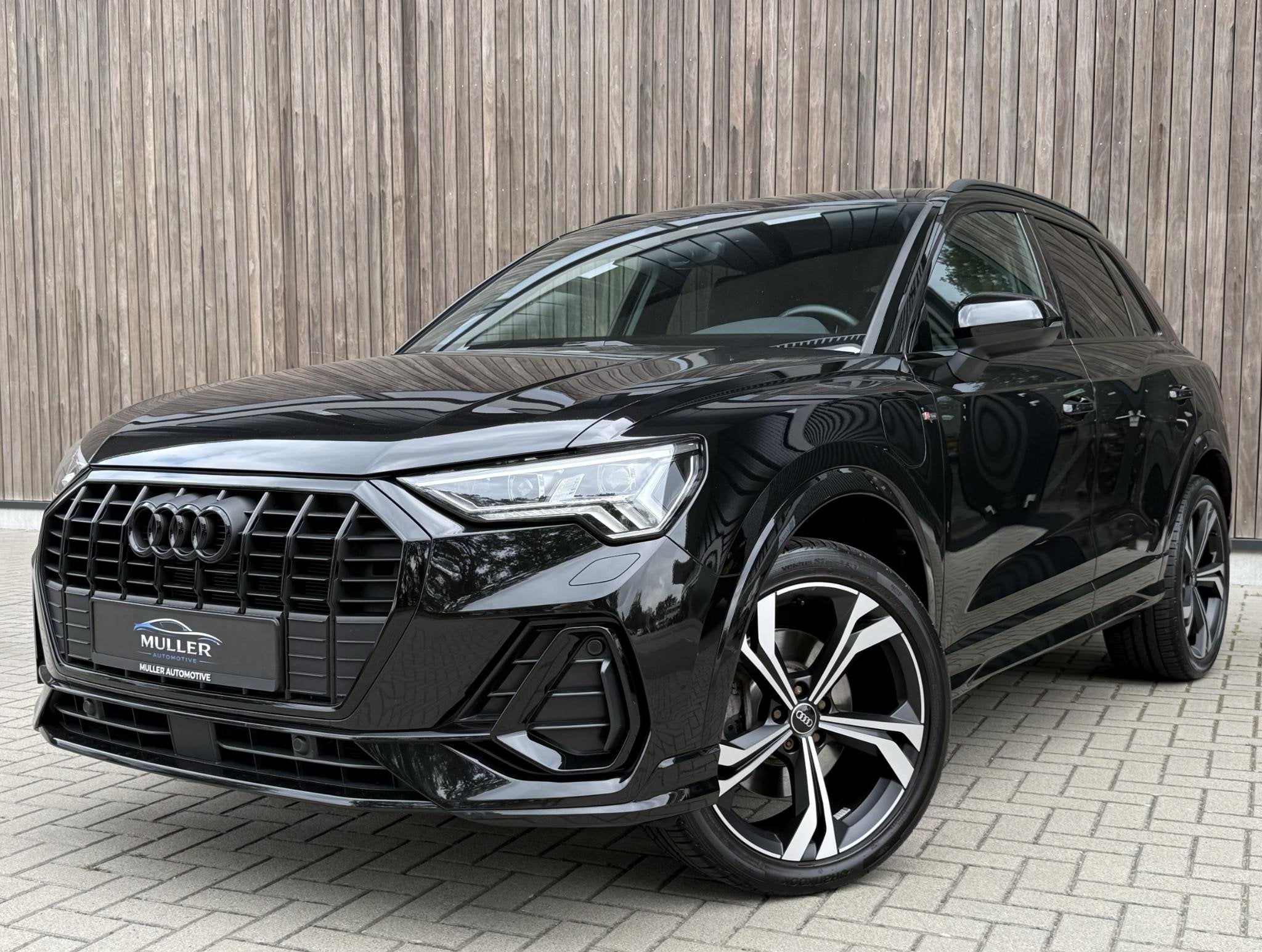 Audi Q3 45 TFSI e S edition S-line | BTW | MATRIX | SONOS |