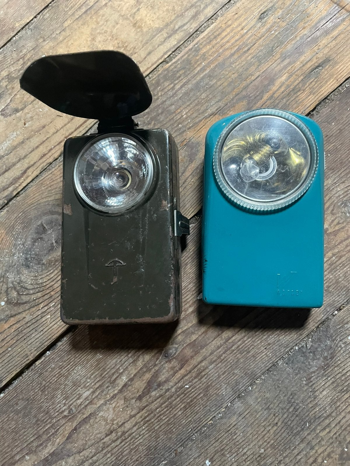 Antieke zaklampen waarvan een uit leger werkend met lampje, Antiek en Kunst, Ophalen of Verzenden