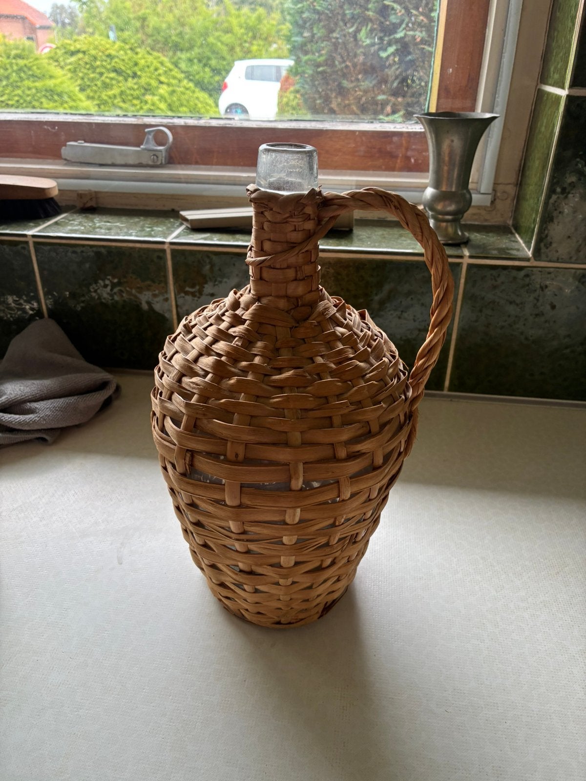 Vintage groene glazen gistfles / dame-jeanne met rieten, Ophalen of Verzenden, Zo goed als nieuw, Rond, Riet