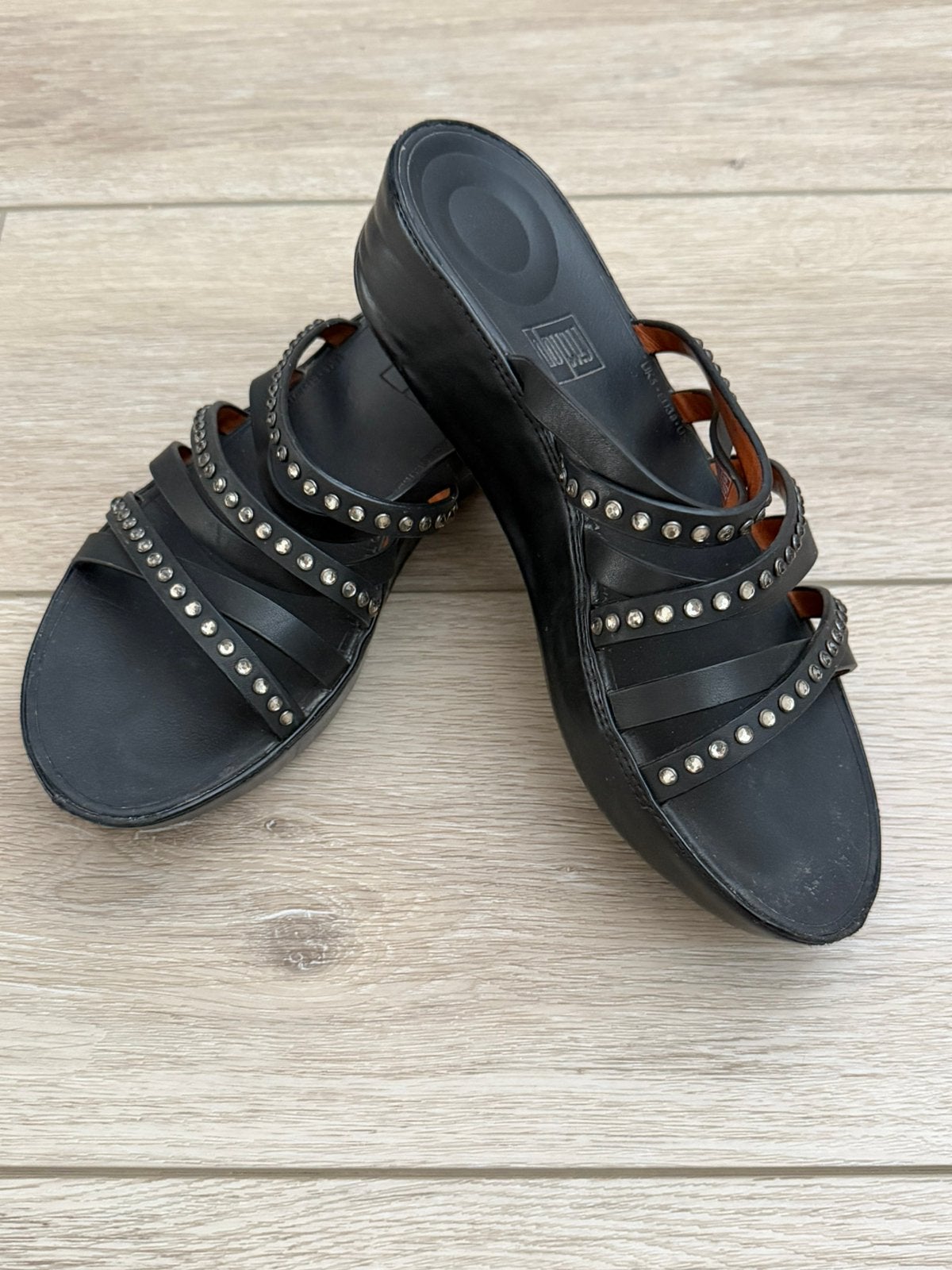 Fitflop sluppers 38 zwart met steentjes ZGAN, Slippers, Zwart, Ophalen of Verzenden, Zo goed als nieuw