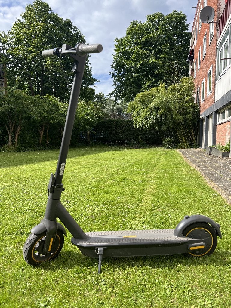 Segway Ninebot Max Elektrische Step + Oplader, Fietsen en Brommers, Steps, Ophalen, Zo goed als nieuw, Elektrische step (E-scooter)