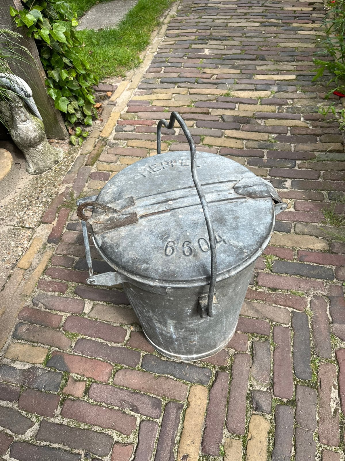 Oude vuilnis emmer, Ophalen, Minder dan 30 cm, Rond, Zo goed als nieuw