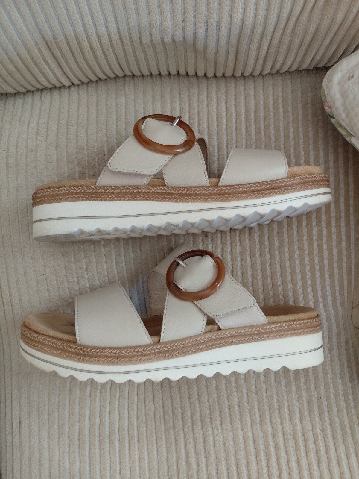 Als nieuw leren beige REMONTE dames slippers mt 42, Slippers, Beige, Remonte, Ophalen of Verzenden