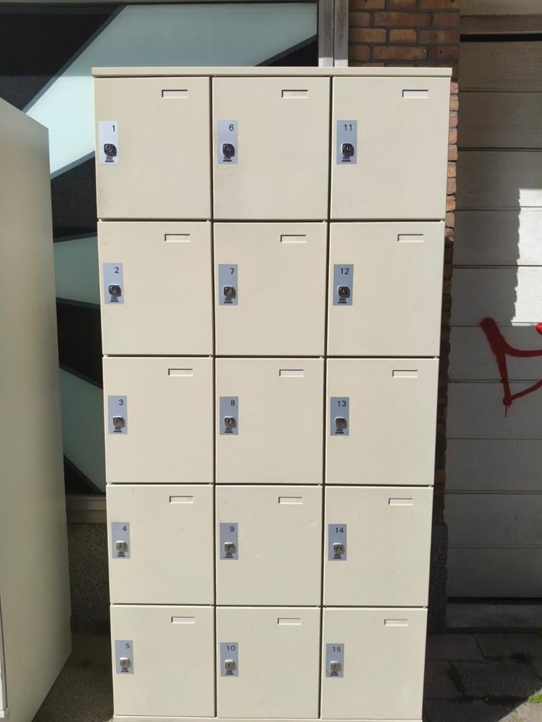Loggere locker kasten, Ophalen