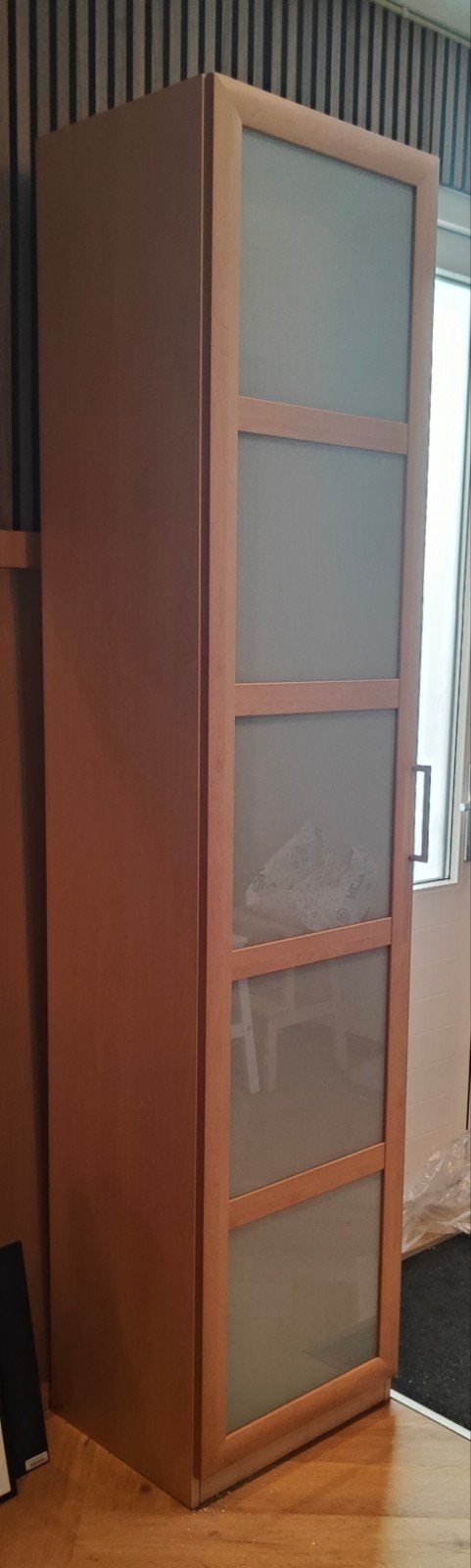 Hoge kast met glazen deur - ideaal voor opslag, Minder dan 50 cm, Ophalen of Verzenden, Modern, 25 tot 50 cm