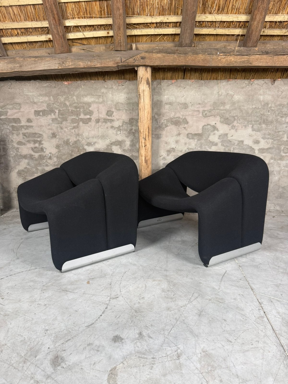 2 Artifort F598 Groovy M-Chairs mogen los weg, Huis en Inrichting, Minder dan 75 cm, Ophalen of Verzenden, Zo goed als nieuw, 75 tot 100 cm