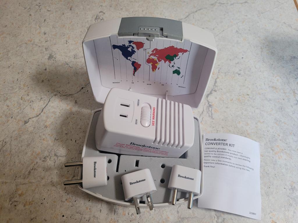 Brookstone Reis Converter Kit - Wereldstekker Set, Onbekend, raadpleeg handleiding, Ophalen of Verzenden, Onbekend, raadpleeg handleiding