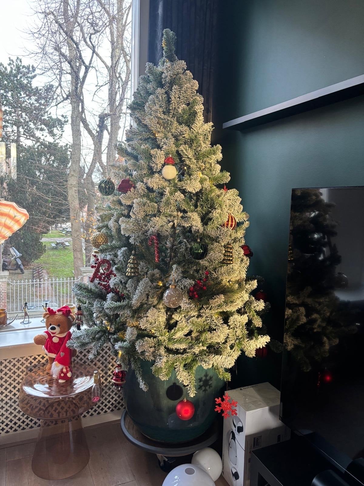 210 cm Flocked Christmas Tree, Diversen, Kerst, Ophalen