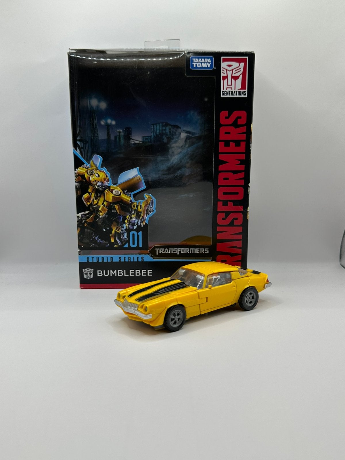Takara Tomy Transformers Autobot Bumblebee, Verzamelen, Overige generaties, Ophalen of Verzenden, Zo goed als nieuw