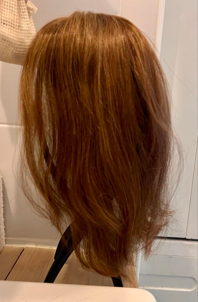 Middellange, gemaakt van echt haar, pruik/haarstukje, bruin,, Ophalen of Verzenden, Zo goed als nieuw, Pruik of Haarverlenging