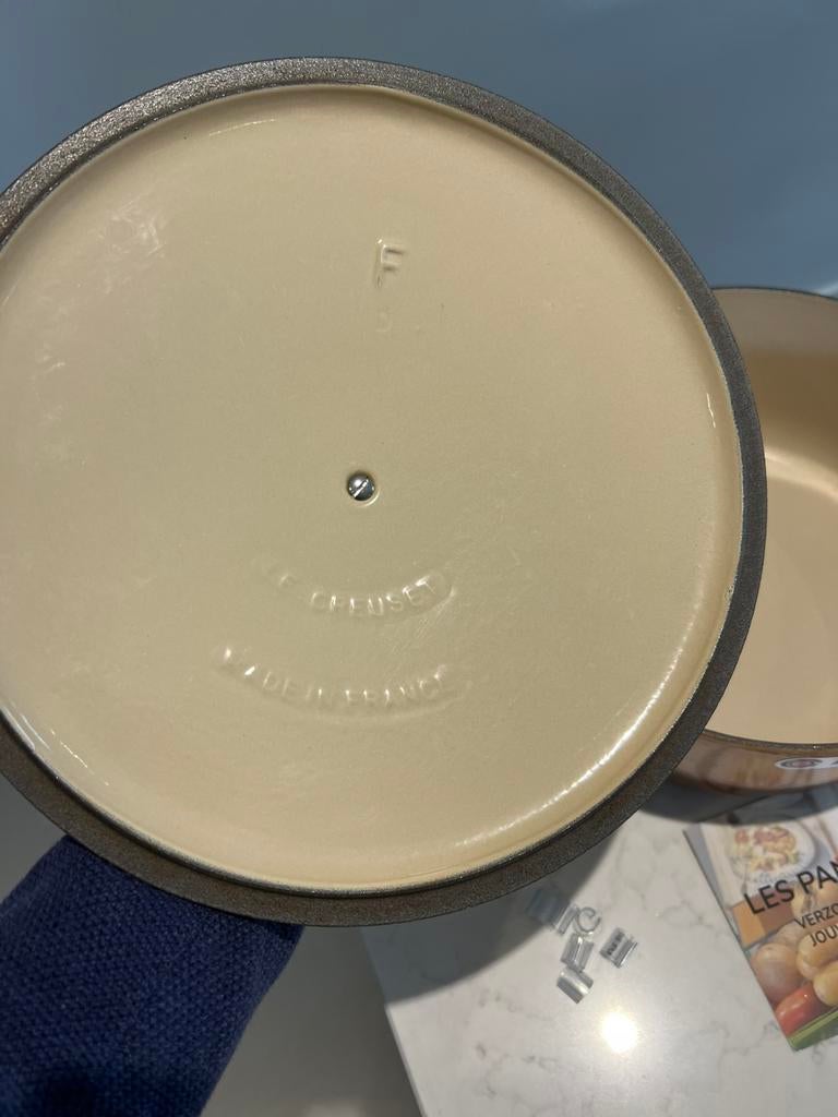 Vintage Le Creuset braadpan 26 cm Noisette als nieuw, Gietijzer, Ophalen of Verzenden, Zo goed als nieuw, Keramische plaat