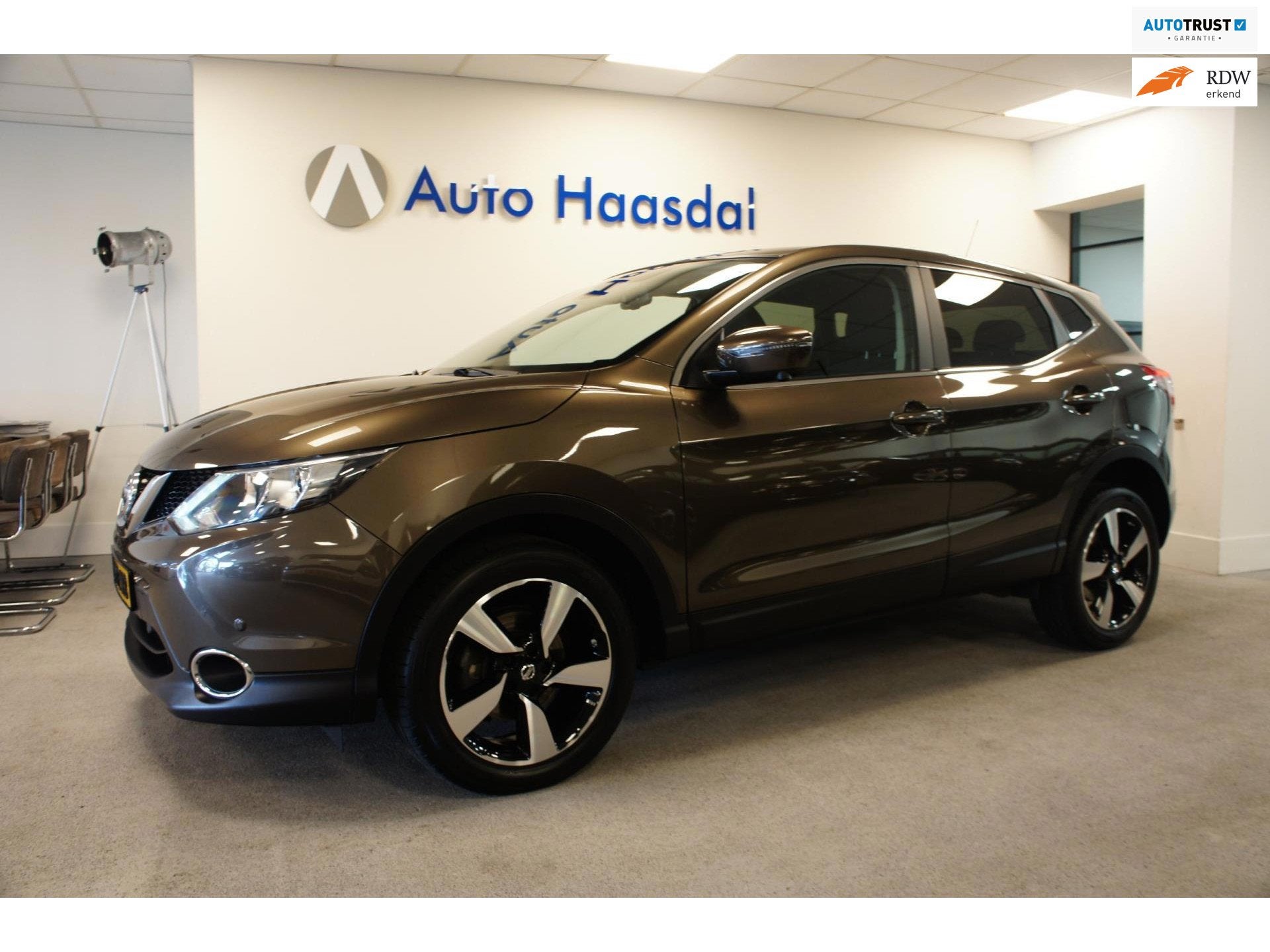 Nissan Qashqai 1.2 N-Connecta|18"|360CAM|REVISIE AUTOMAAT|2E, Auto's, Stof, Gebruikt, 4 cilinders, Bruin
