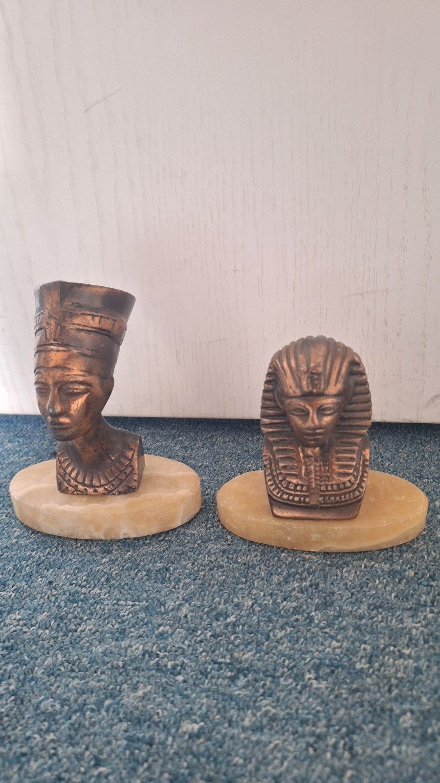 Buste beeldjes Toetanchamon en Nefertiti, Ophalen of Verzenden, Zo goed als nieuw, Mens
