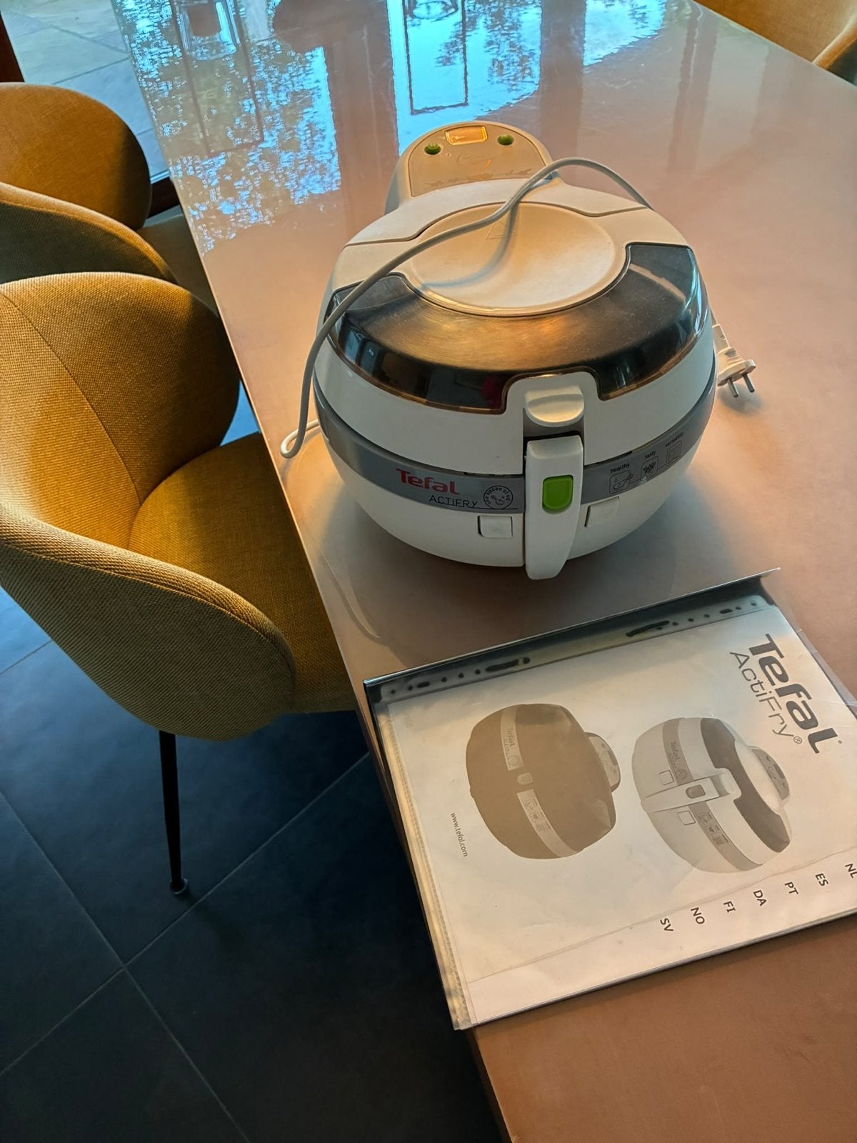Tefal ActiFry met snackmandje, 2 tot 3 liter, Ophalen, Zo goed als nieuw, Uitneembare binnenpan