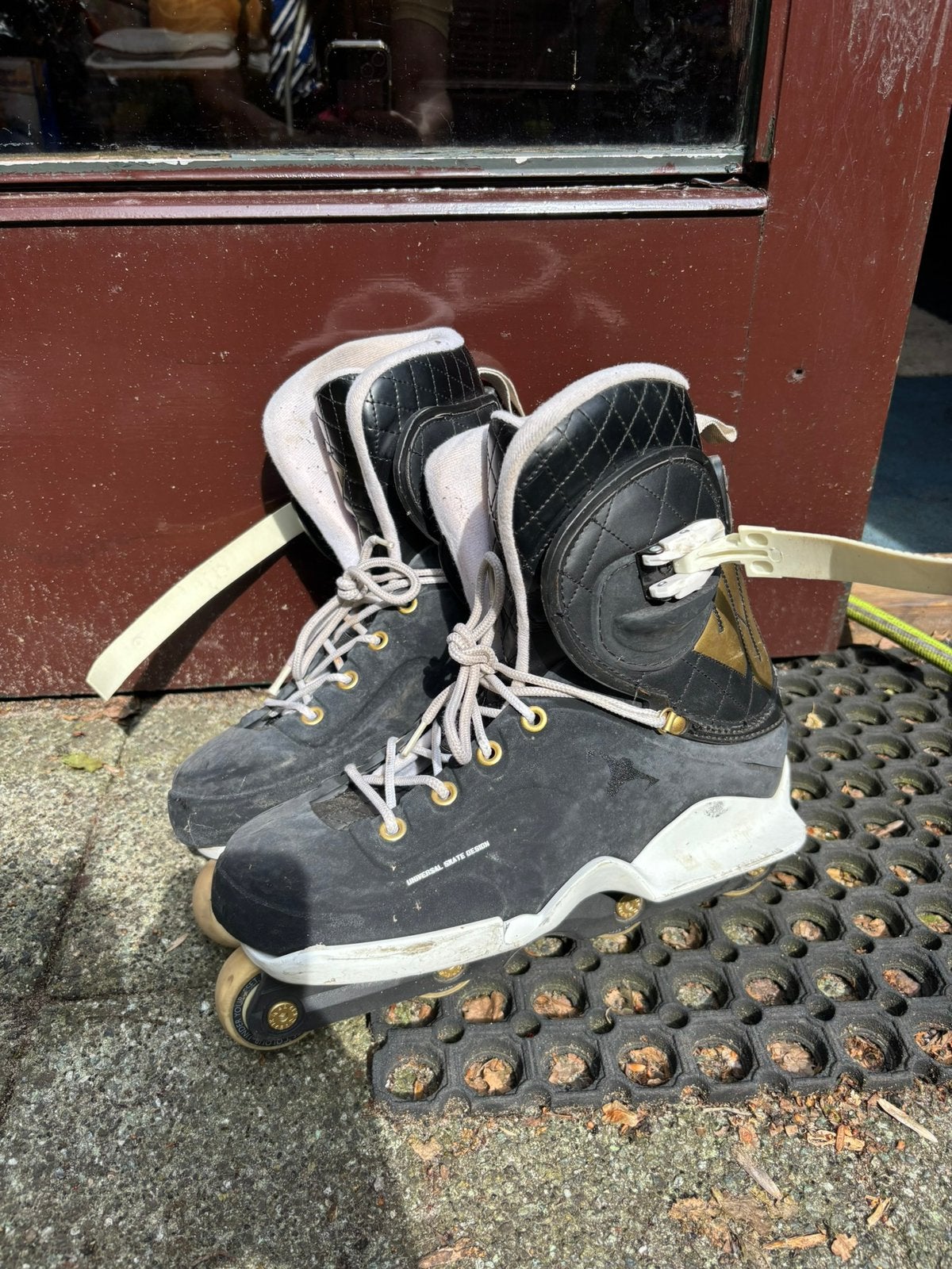 USD Realm Clan Gold/Black maat 44 - Rollerblade/Stuntskates, Ophalen of Verzenden, Gebruikt