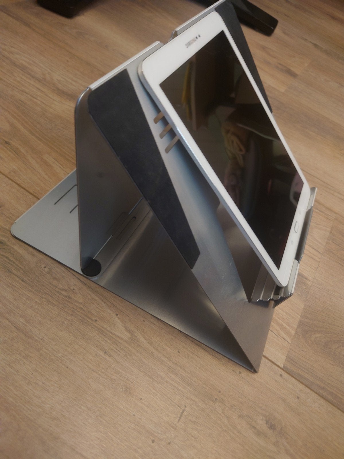 Aluminium zeer compacte laptopstandaard (29x29x0,6), zgan!, Ophalen of Verzenden, Zo goed als nieuw, In hoogte verstelbaar