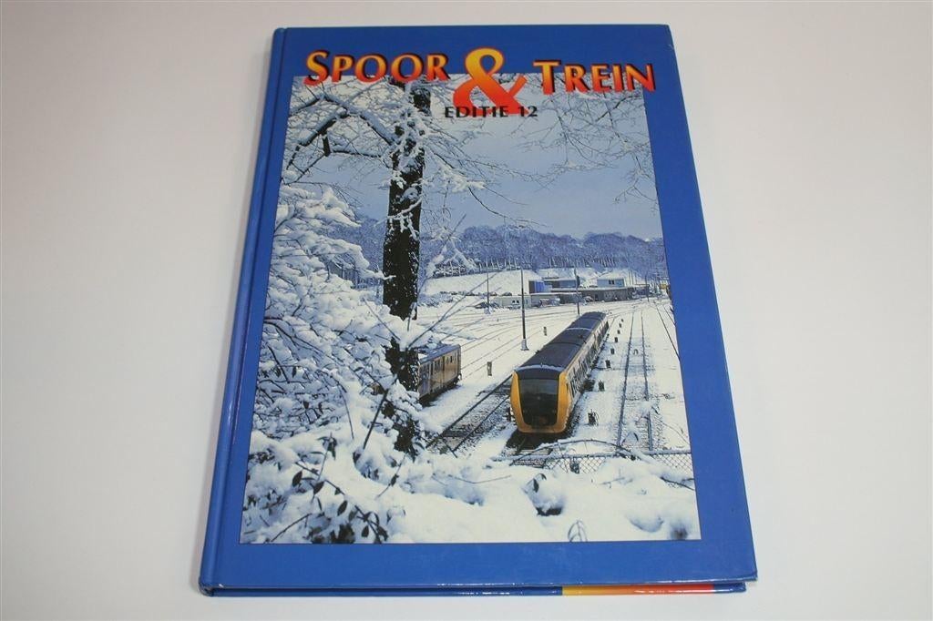 Spoor & Trein — Het Grote Spoorweg-jaarboek [Editie 2001], Tram, N.v.t., Ophalen of Verzenden, Zo goed als nieuw