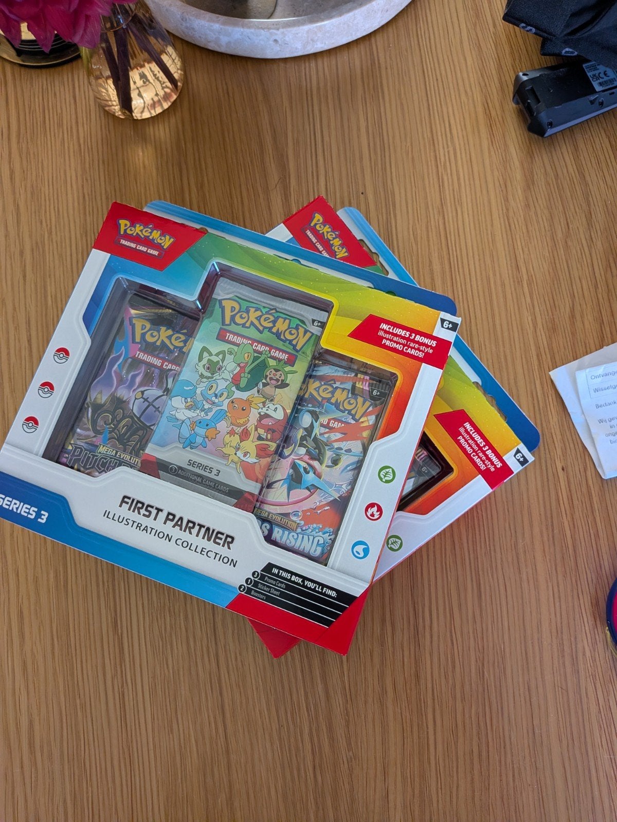 Pokémon First Partner Illustration Collection Serie 3, Ophalen of Verzenden, Nieuw, Boosterbox