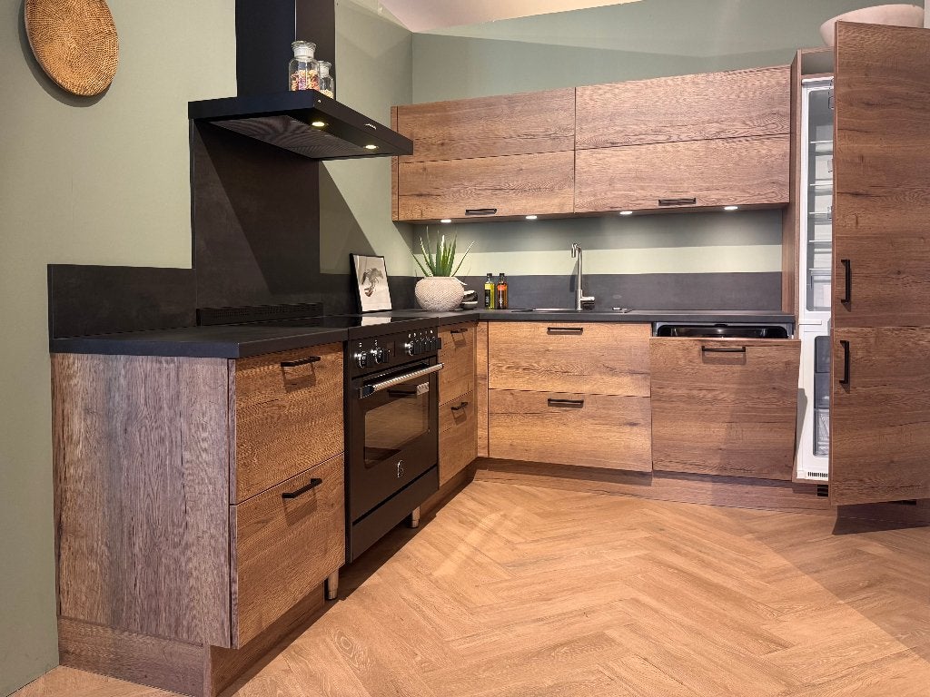 Showroomkeuken Stanford | hoekkeuken | 275x265 | eiken, Ophalen, Bruin, Hoekkeuken, Graniet of Steen