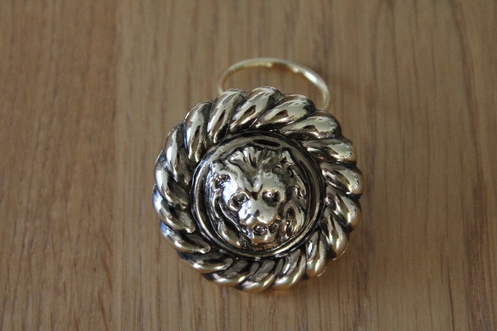 Vintage goudkleurige sjaalclip met leeuwenkop, Ø 4 cm, Sieraden, Tassen en Uiterlijk, Antieke sieraden, Ophalen of Verzenden, Overige materialen