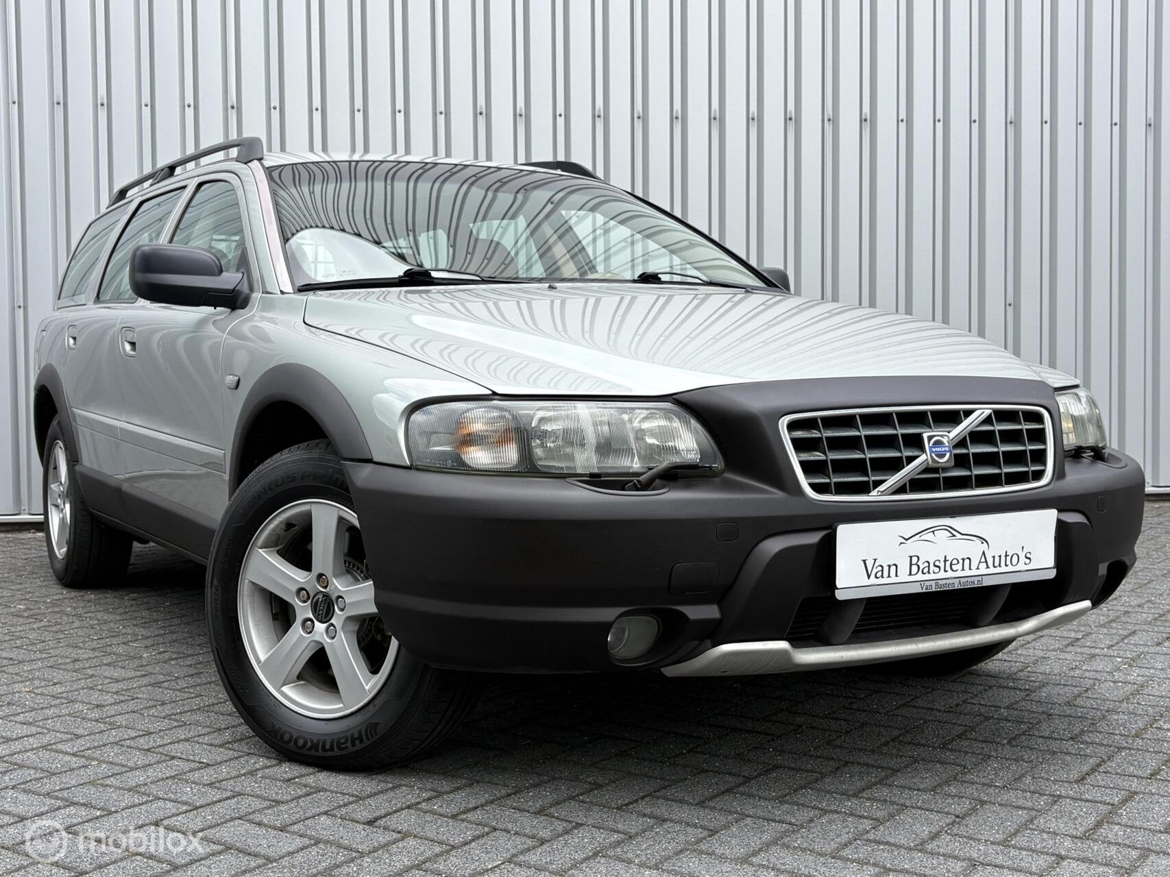 Volvo XC70 2.5 T AWD Comfort | 210pk | Leder | Trekhaak | Cr, Auto's, 1660 kg, Beige, XC70, 2521 cc