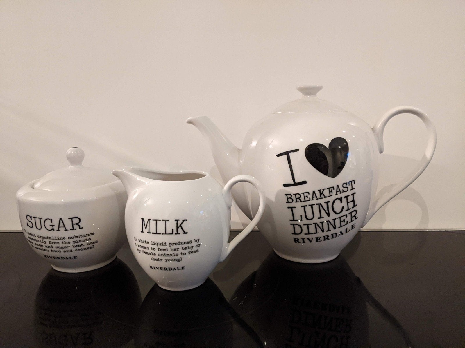 Riverdale theepot met roomstel, suikerpot, melkkannetje, Overige typen, Ophalen of Verzenden, Zo goed als nieuw, Overige stijlen