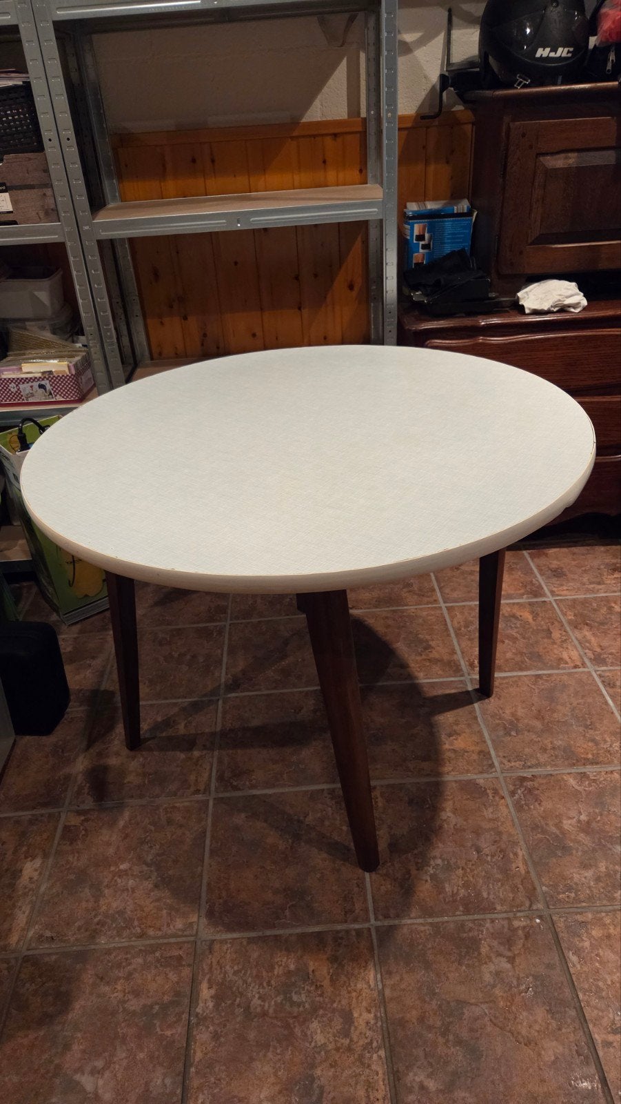Vintage Formica Tafelblad met Houten Poten, Huis en Inrichting, Ophalen, Gebruikt, 50 tot 100 cm, Rond