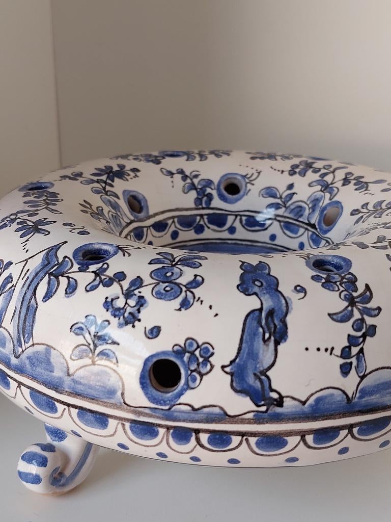 BERARDOS Ceramic Flower Frog Vaas bloemsteker donut ring, Huis en Inrichting, Woonaccessoires | Vazen, Ophalen, Blauw, Aardewerk of Porselein