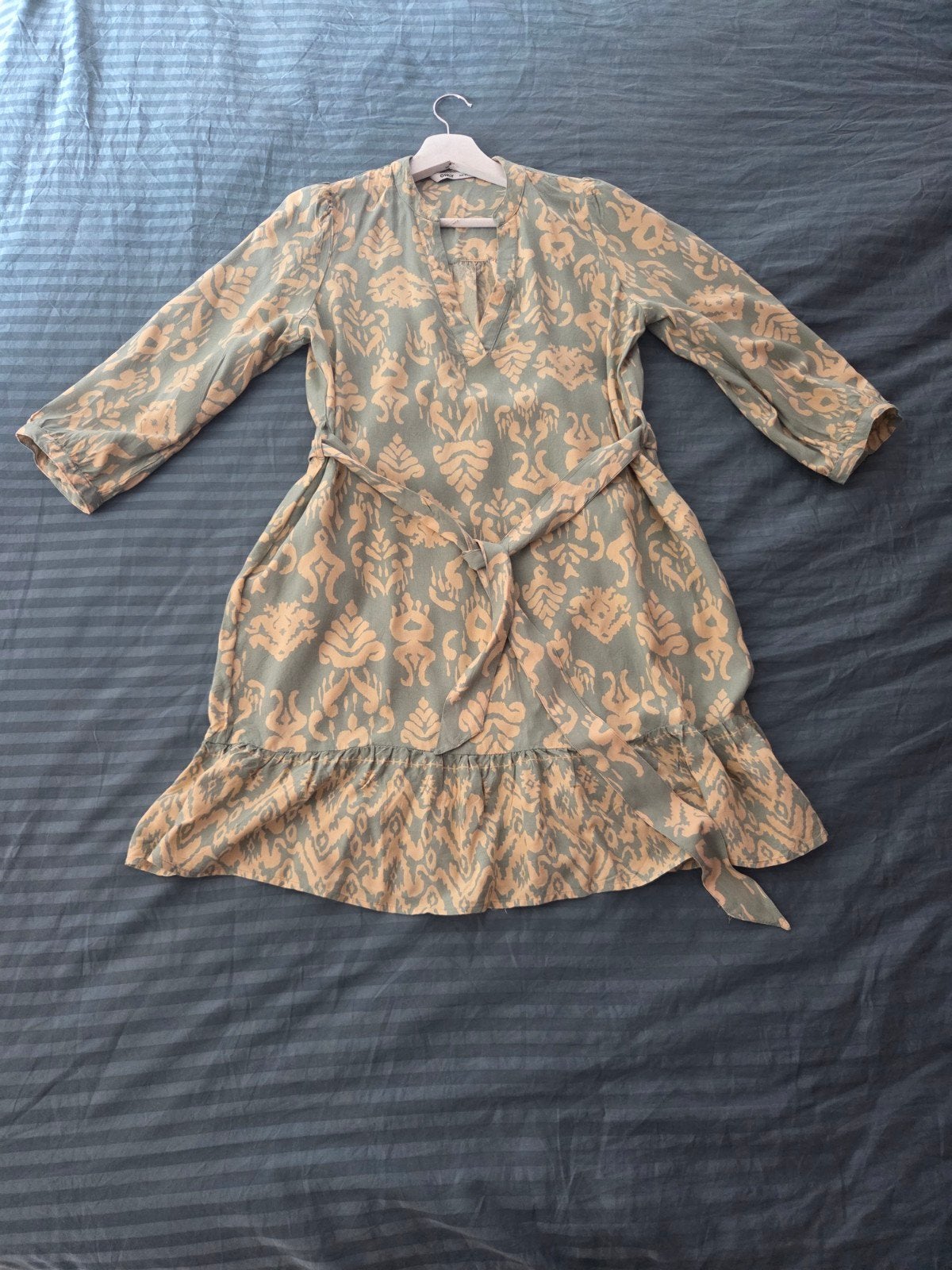 Zomerse jurk met ikat print en ceintuur, Kleding | Dames, Ophalen of Verzenden, Knielengte, Maat 34 (XS) of kleiner, Groen