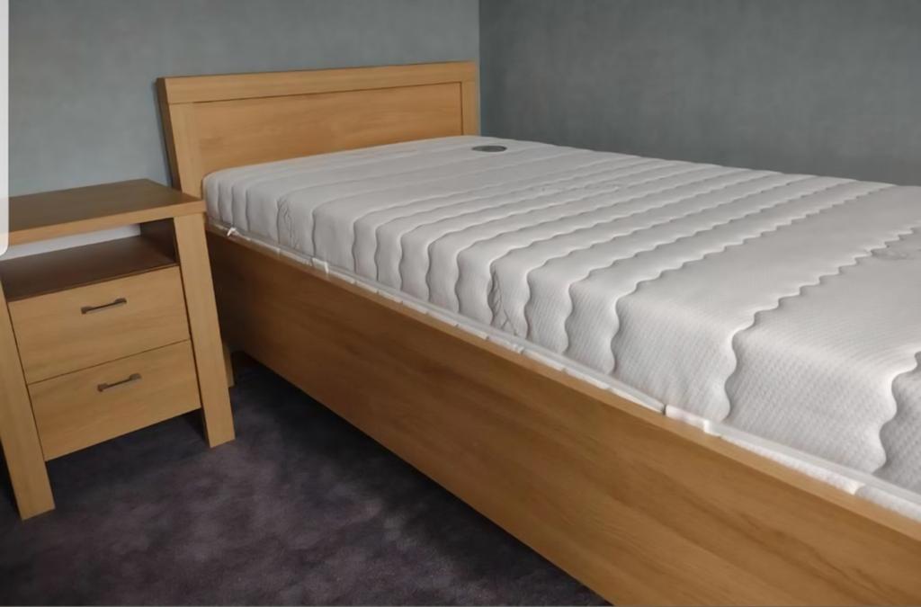 Seniorenbed met nachtkastje 90 x 200 vroomshoop, Ophalen, 90 cm, Eenpersoons, Bruin