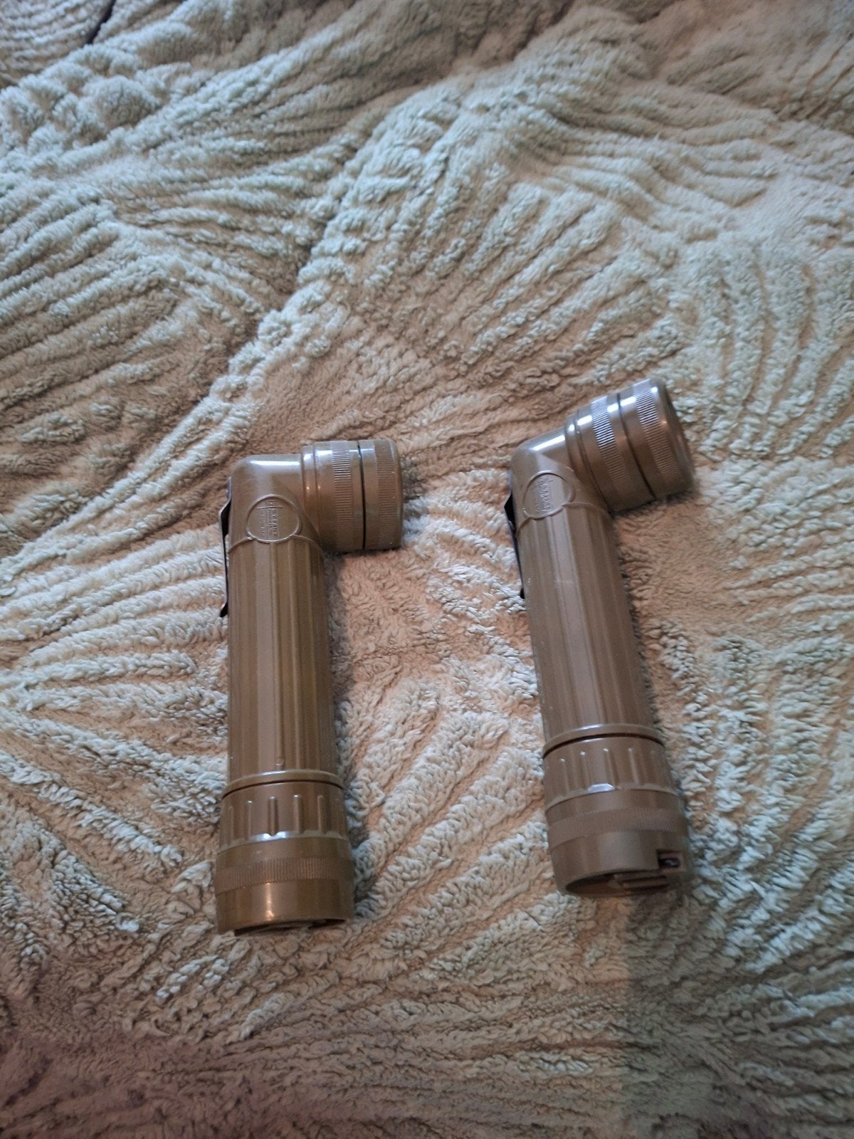 2x Vintage Militaire Zaklampen - Gebruikt, Caravans en Kamperen, Ophalen of Verzenden, Gebruikt, Batterij