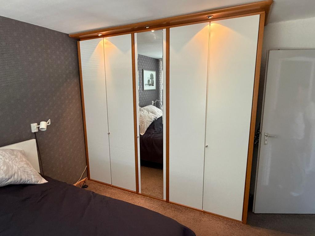 Hülsta Kledingkast met Verlichting - 255x238 cm, Ophalen of Verzenden, Zo goed als nieuw, Met deur(en), 200 cm of meer