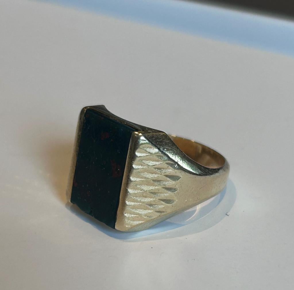 Vintage 14k gouden zegelring met bloedsteen, Gebruikt, 20 of groter, Heer, Ophalen of Verzenden