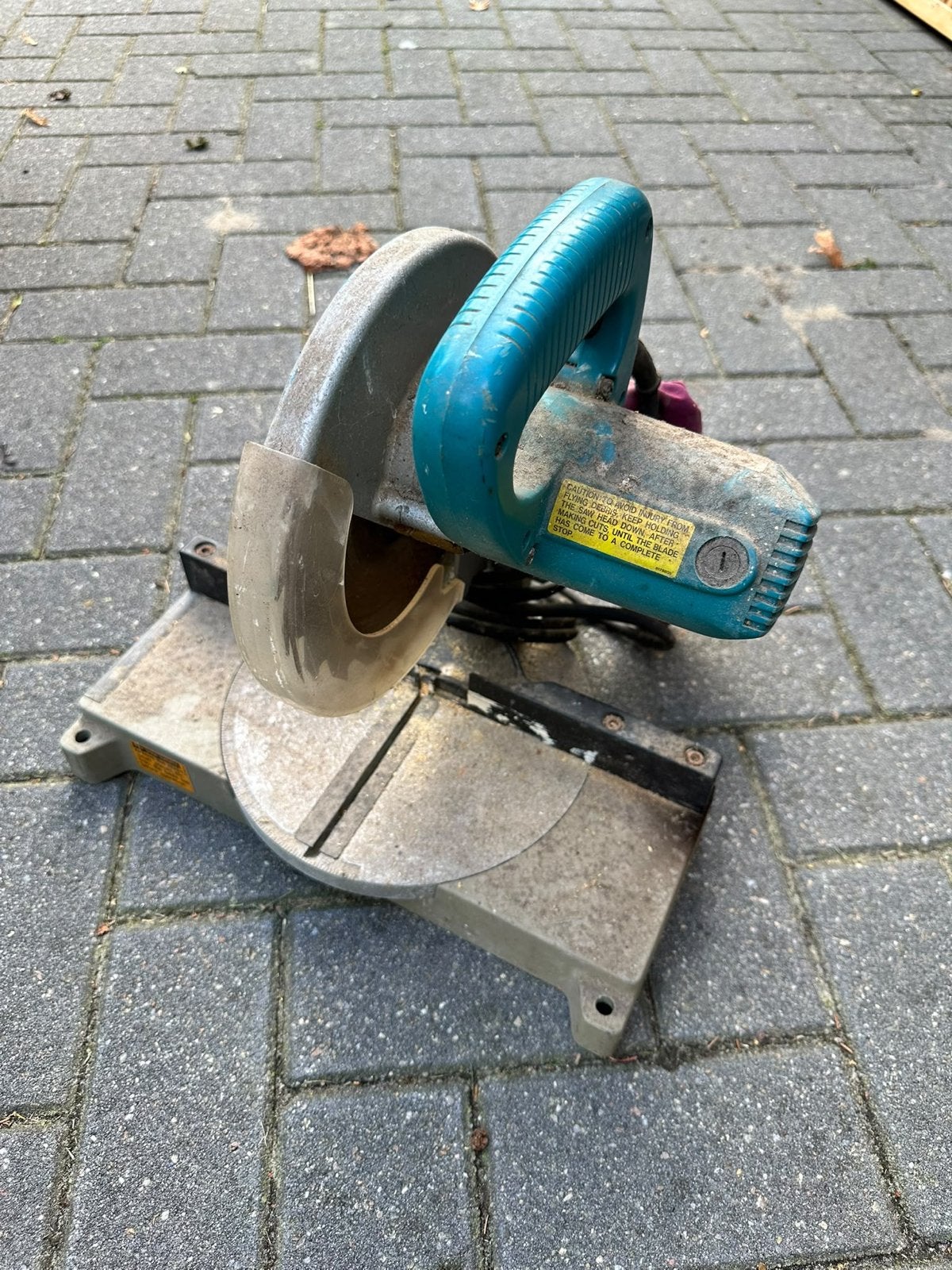 Gebruikte Makita Afkortzaag - Ideaal voor doe-het-zelvers, Gebruikt, 600 tot 1200 watt, Ophalen of Verzenden, Afkortzaag