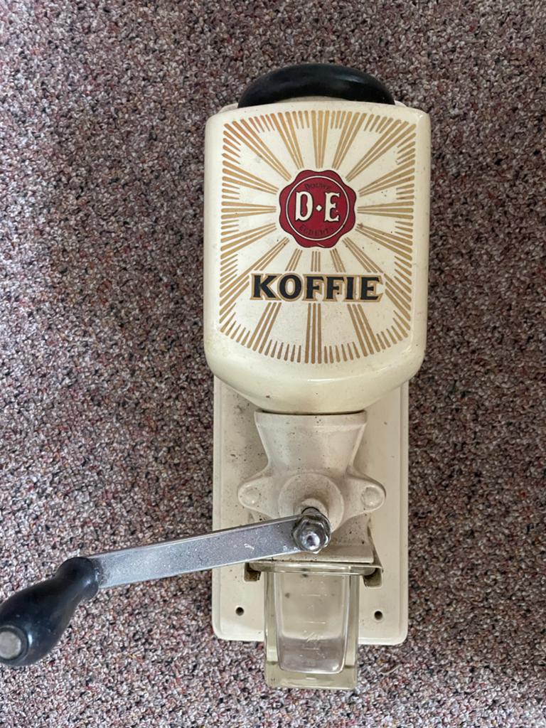 Vintage Douwe Egberts wandkoffiemolen, Ophalen