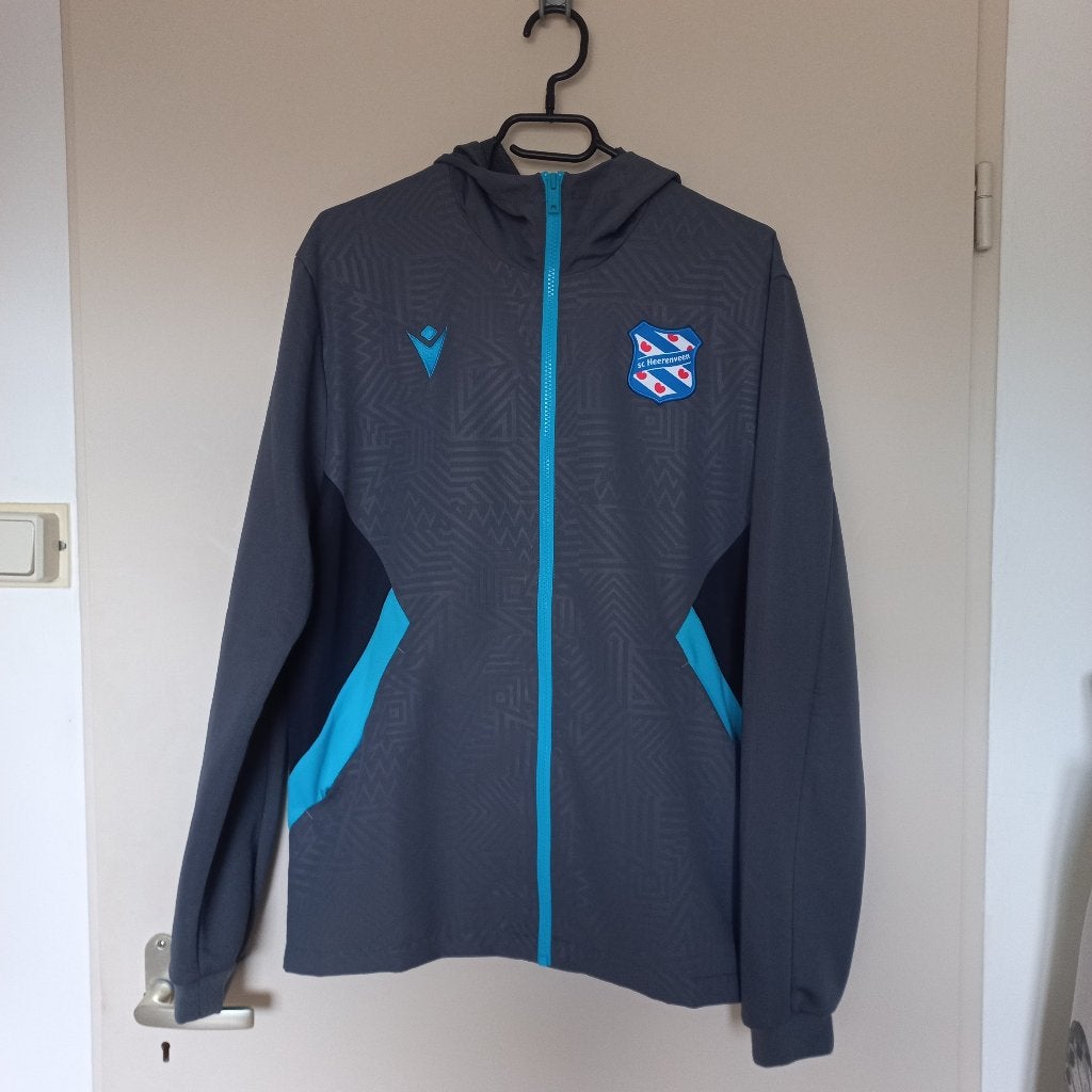 sportief jack van SC Heerenveen mt.M van Macron, Ophalen of Verzenden, Zo goed als nieuw, Overige binnenlandse clubs, Shirt