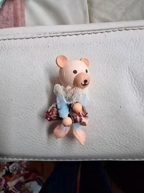 Schattig houten beertje 4 cm - decoratie of verzameling, Ophalen of Verzenden, Zo goed als nieuw
